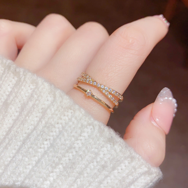 Kruis lagen delicate zirkonia ring