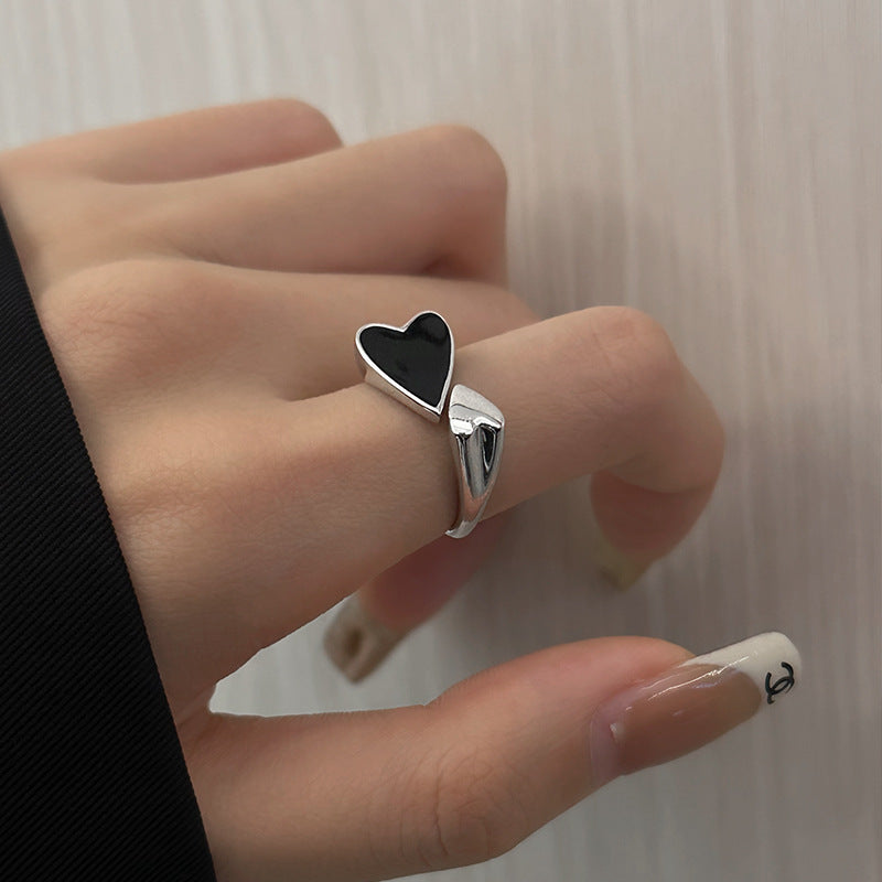 Zwart hart asymmetrische ring