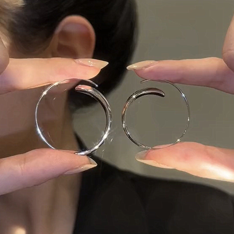 Grote geschwungen oorbellen