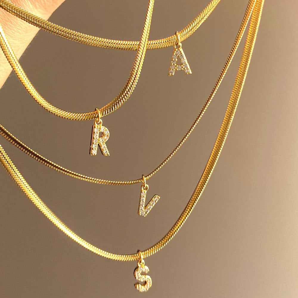 Ketting met letters in Franse stijl