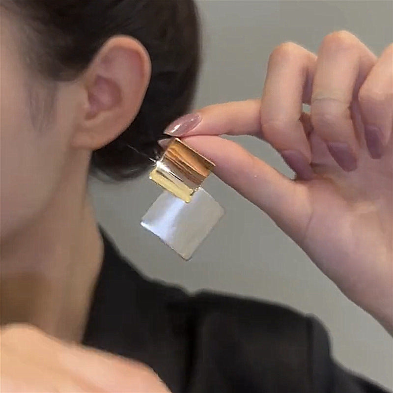 Vierkante contrasterende oorbellen