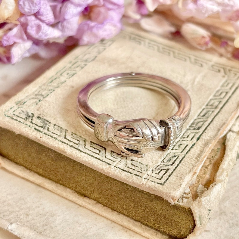 Vintage Gimmel-Fede-ring met verborgen hartontwerp