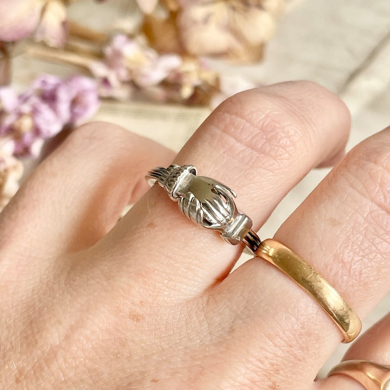 Vintage Gimmel-Fede-ring met verborgen hartontwerp