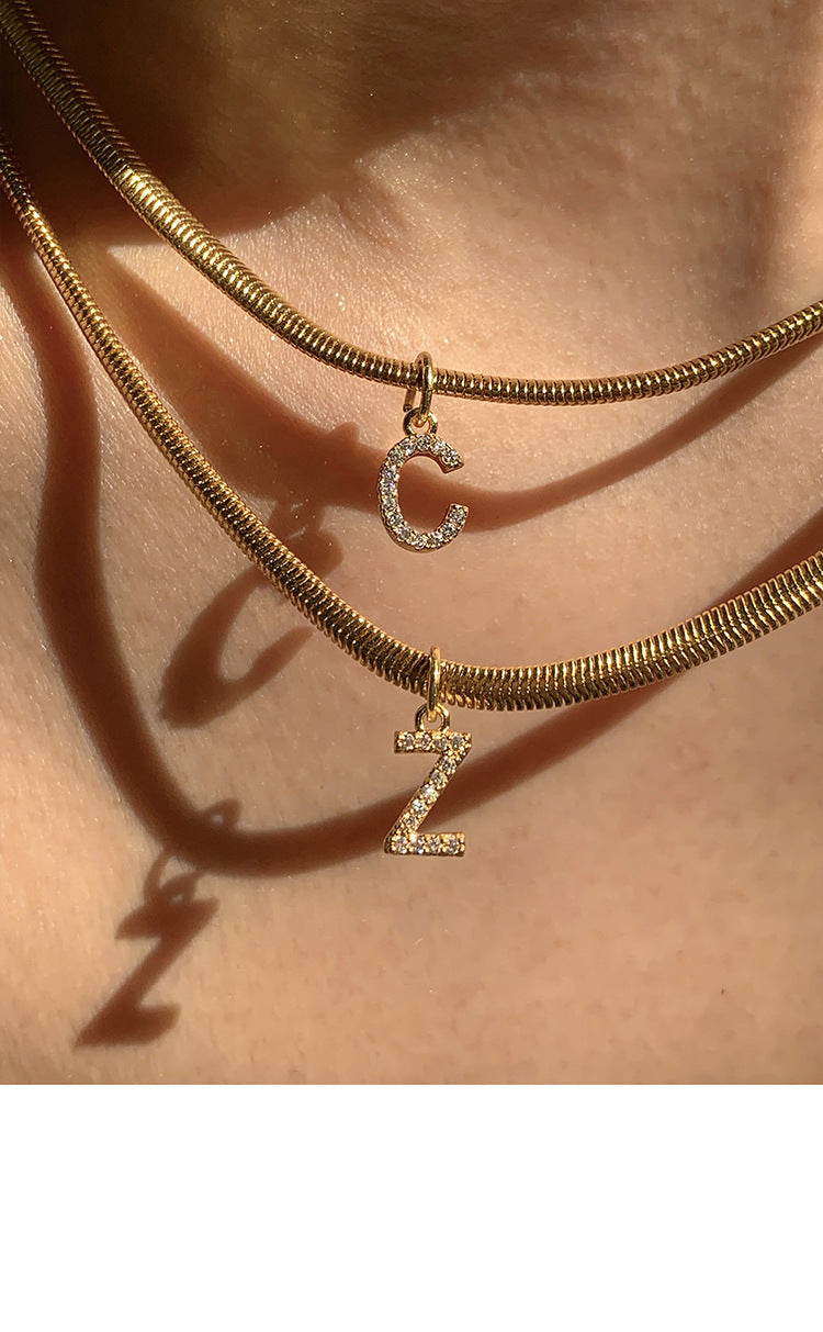 Ketting met letters in Franse stijl