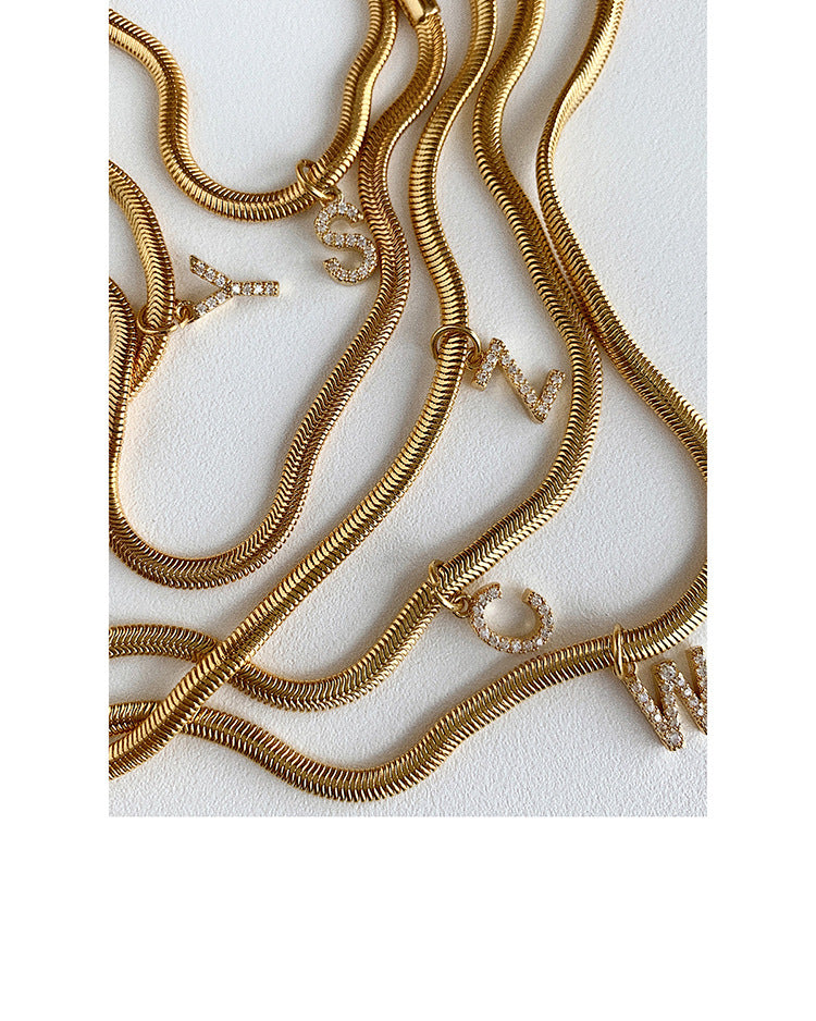 Ketting met letters in Franse stijl
