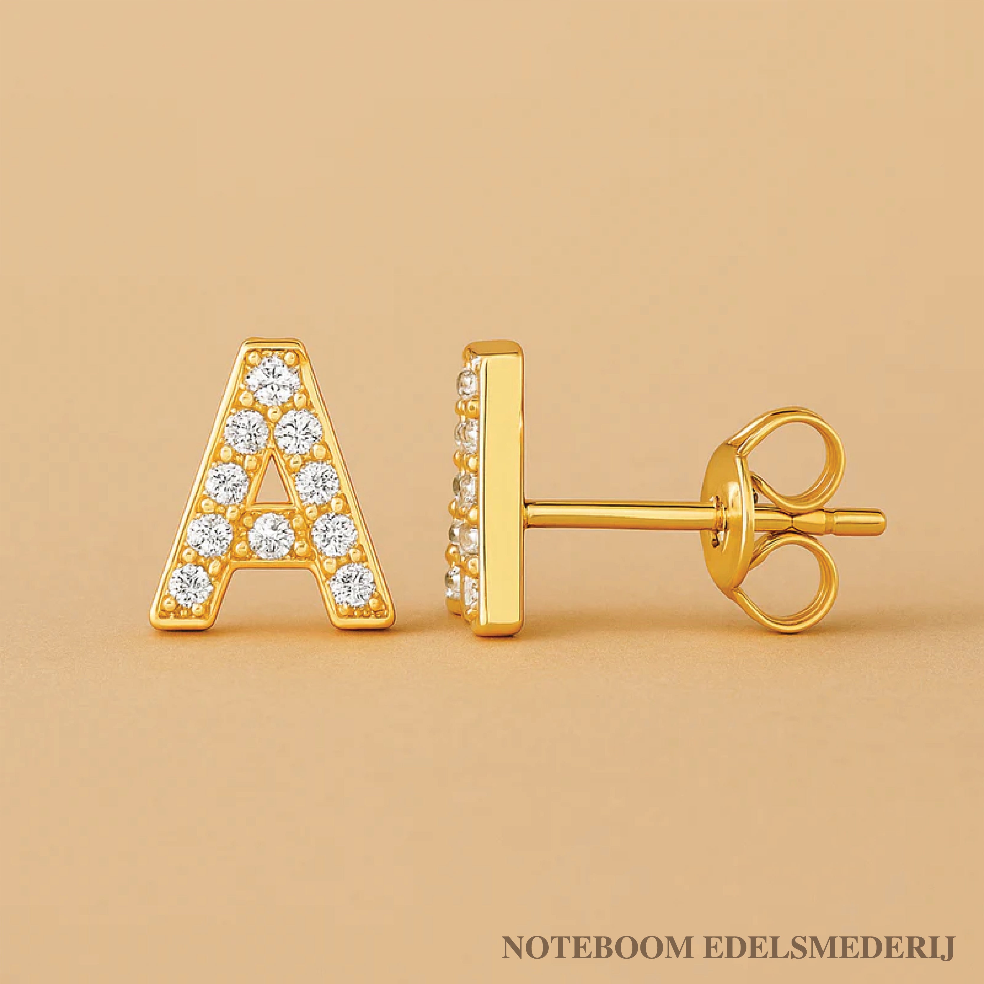 16K Gouden Gepersonaliseerde Initiaal Oorknopje – Elegant & Stralend