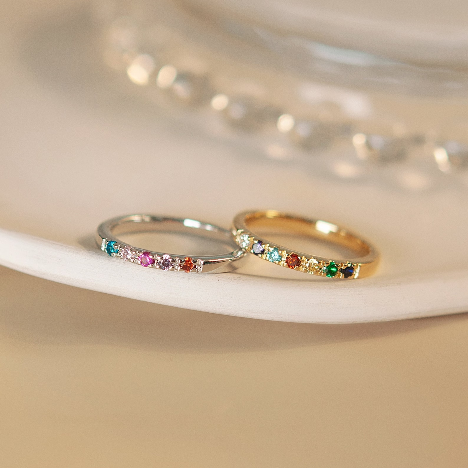 Fijne gouden geboortesteenring – Betekenisvolle familiestukje