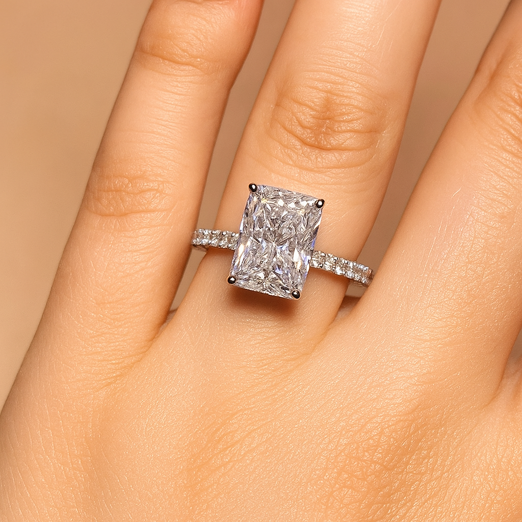 Geometrische Ring met Witte Zirkonia en Rechthoekige Steen