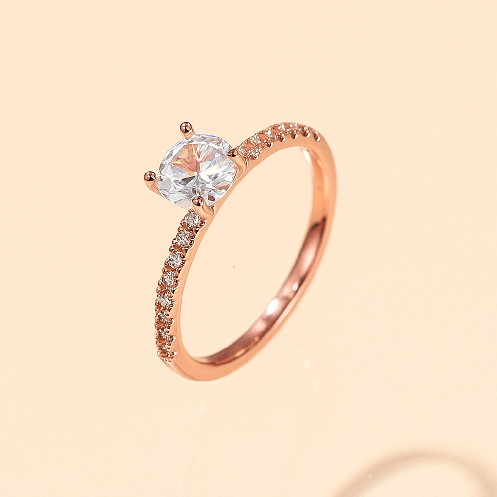 Elegante Minimalistische Verlovingsring met Vierpootzetting en Zirkonia