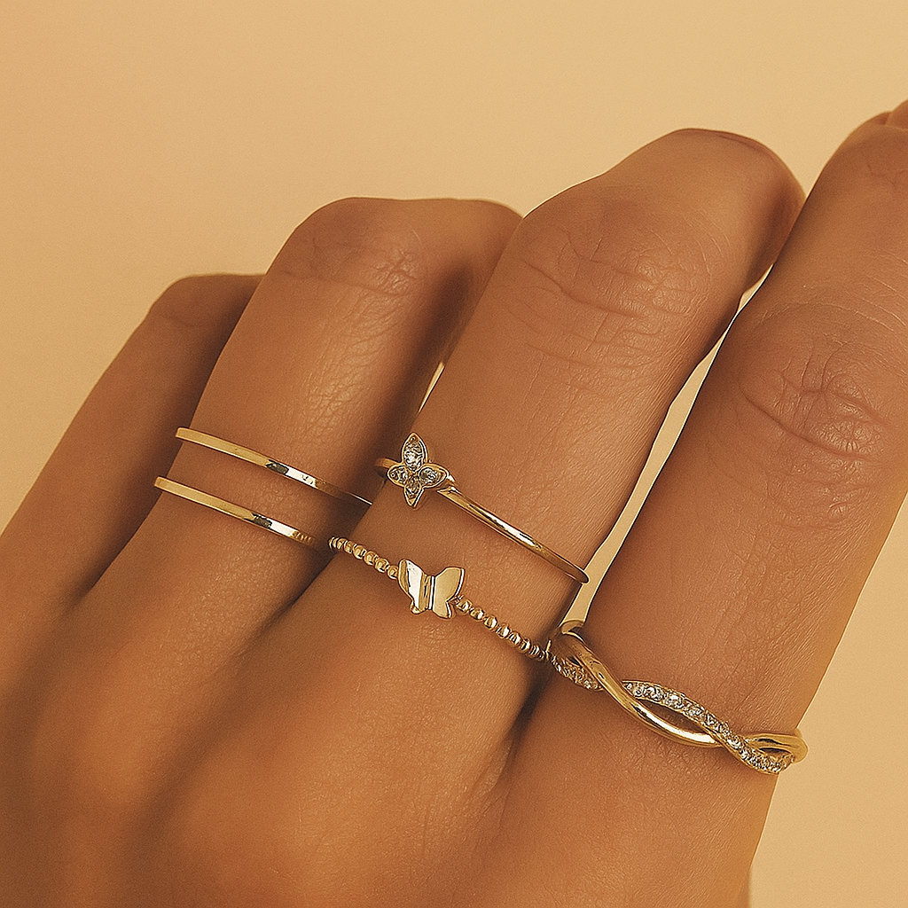 5-delige Elegante Ringenset in Goudtint – Vlinder-, Gedraaide & Strassontwerpen