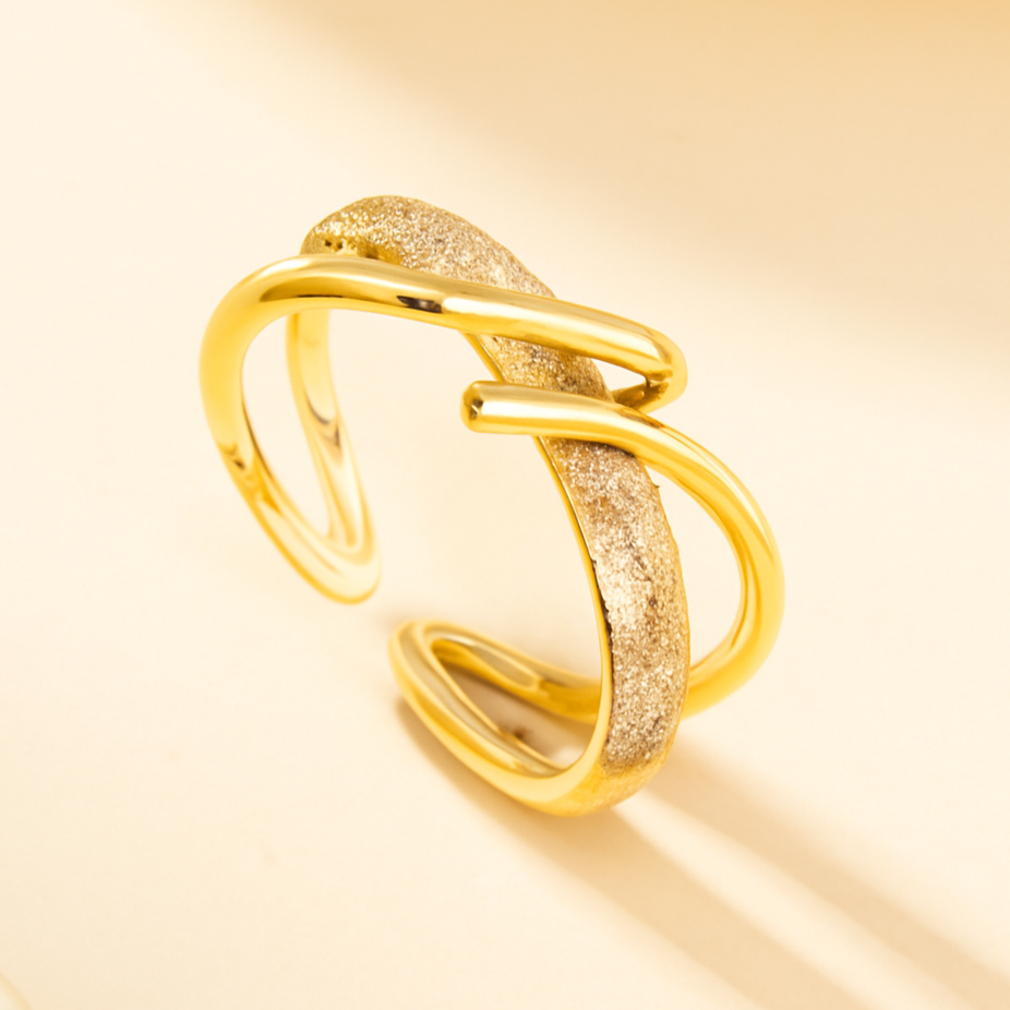 Fonkelende synthetische zirkonia accentring in elegant goudkleurig koper