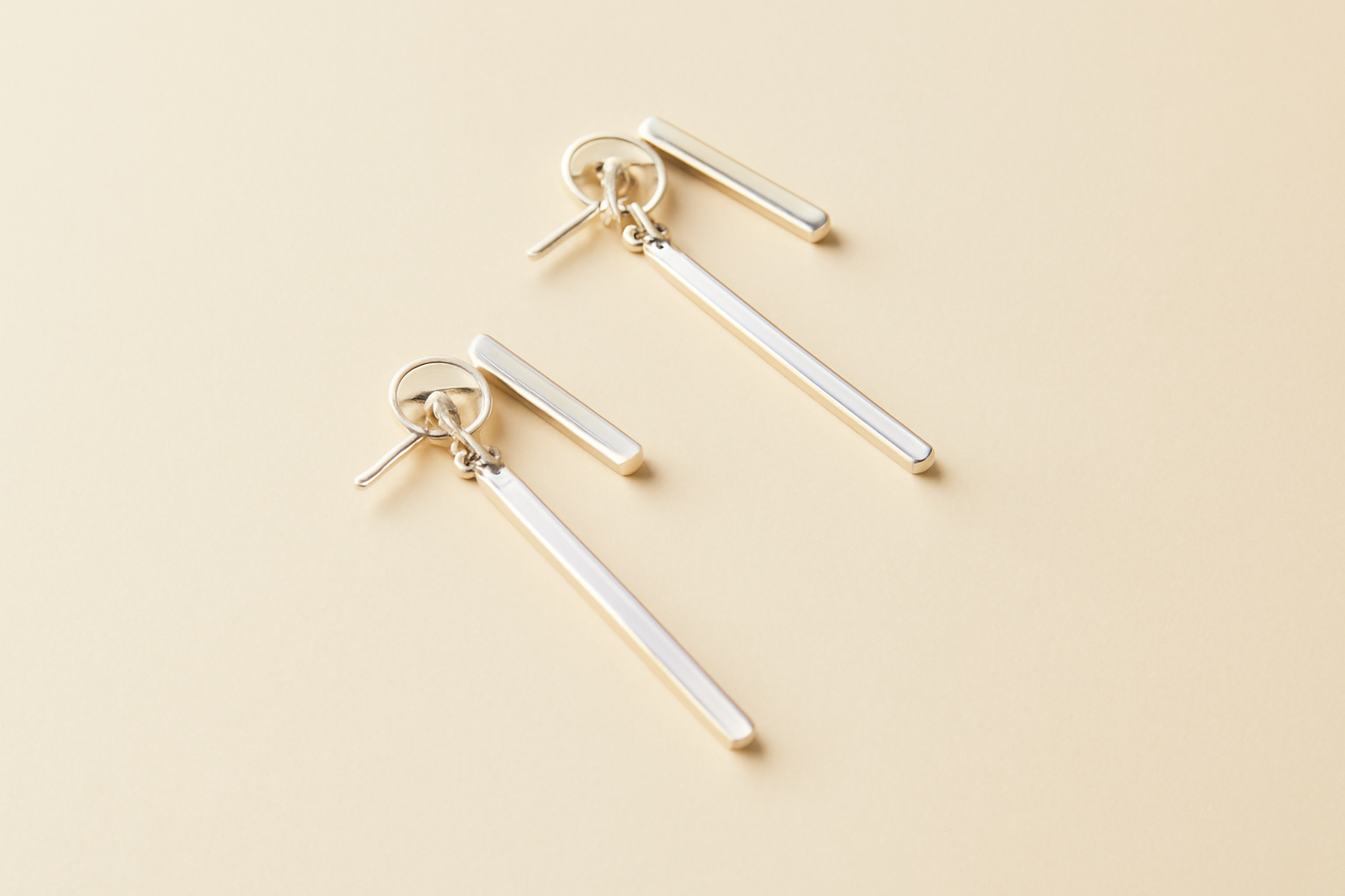 Strakke, minimalistische koperen oorbellen - Elegant ontwerp