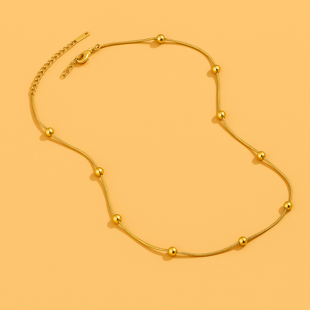 Verfijnde slangenbeen ketting - Gouden kraal detail