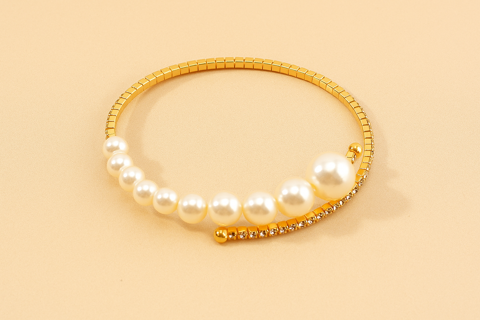 Elegante Strass Manchet Armband met Parel Accenten