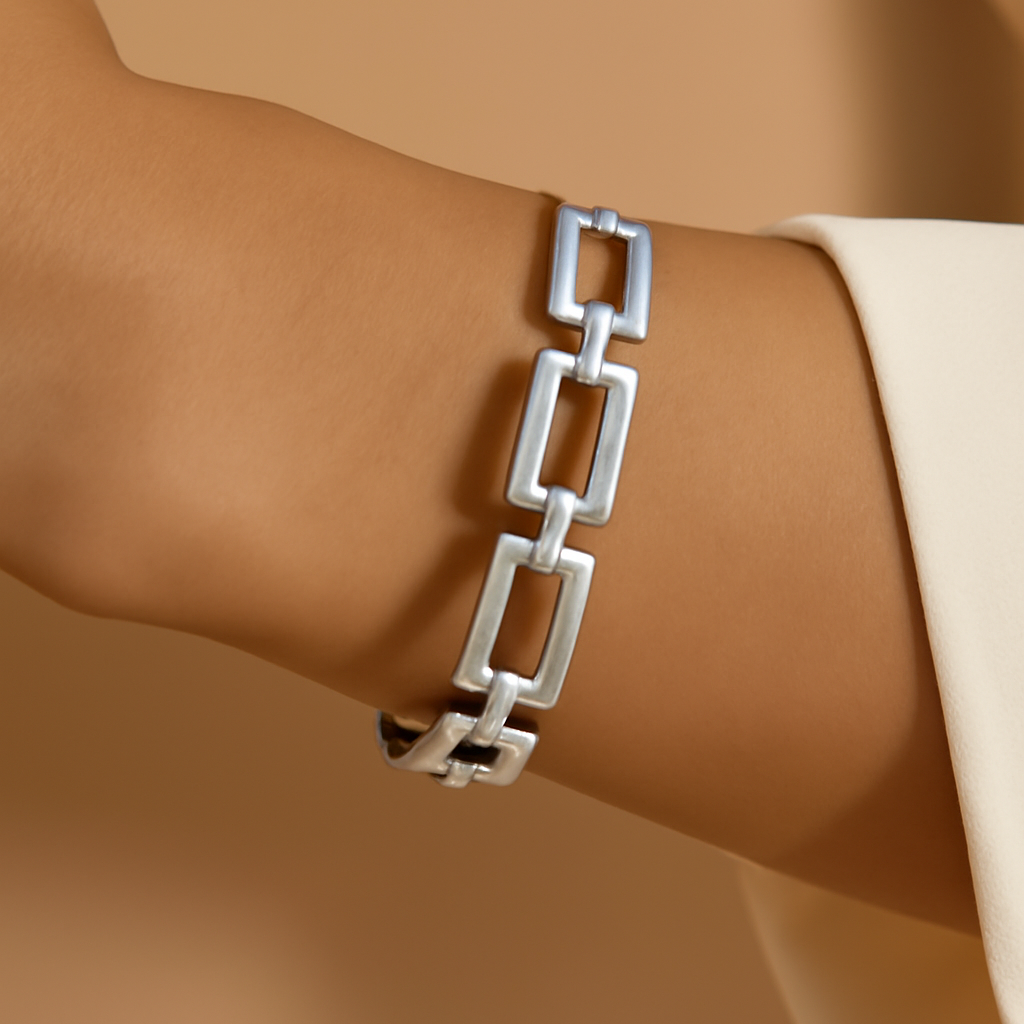 Holle Gouden Armband en Veelzijdige Vierkante Bangle