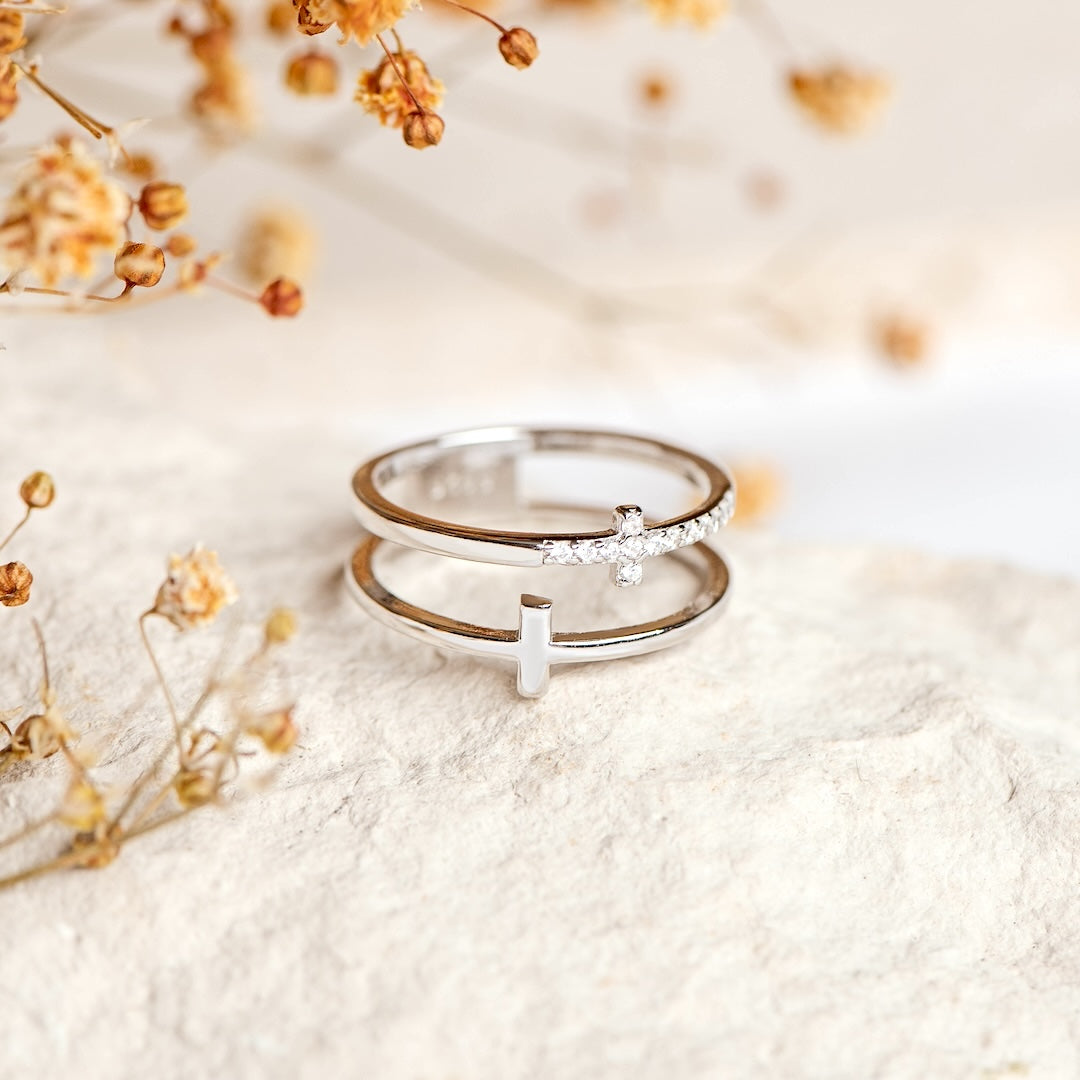 Elegante Twin Cross Ring met Zilverkleurige Afwerking