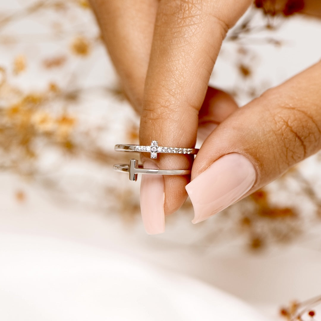 Elegante Twin Cross Ring met Zilverkleurige Afwerking