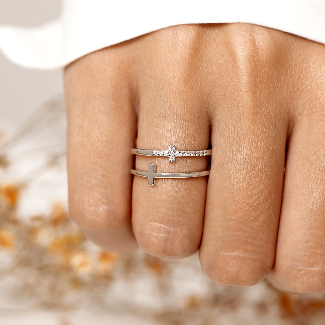 Elegante Twin Cross Ring met Zilverkleurige Afwerking