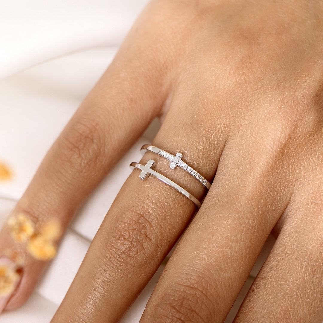 Elegante Twin Cross Ring met Zilverkleurige Afwerking