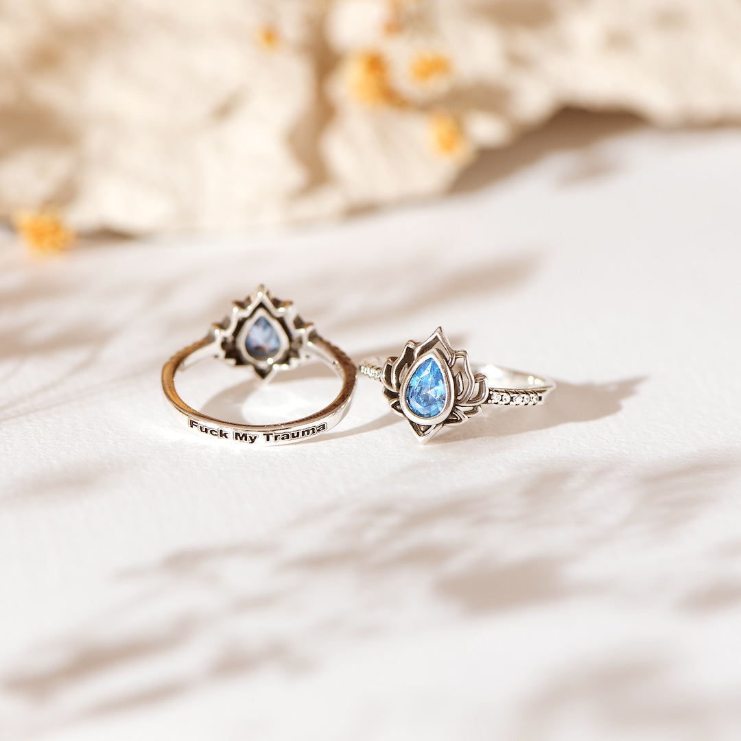 F♡ck My Trauma Ring – Lotus Symbool van Heling