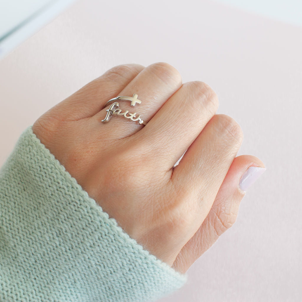 Pure Faith Ring – Tijdloos Symbool van Geloof