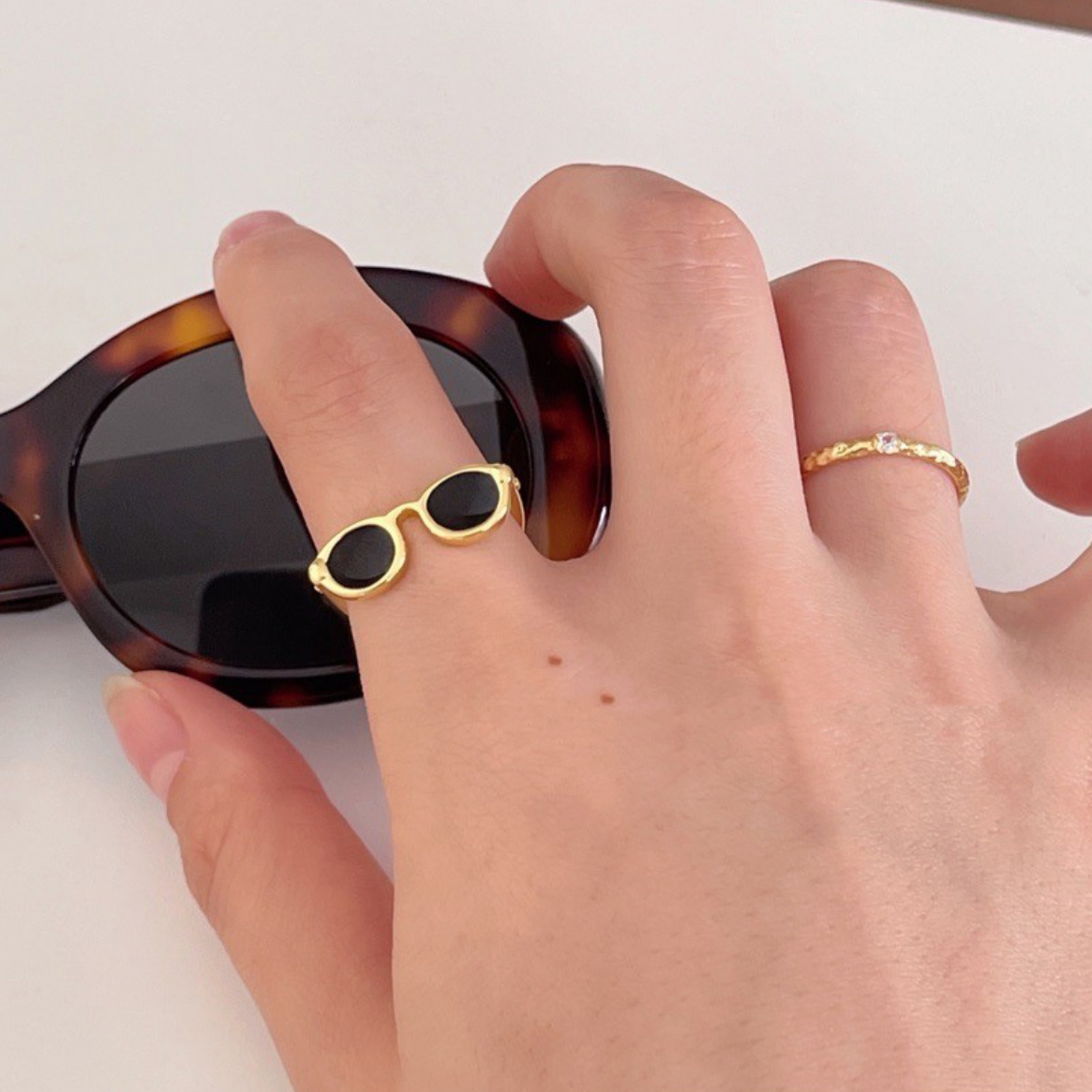 Zwart geëmailleerde glazen ring