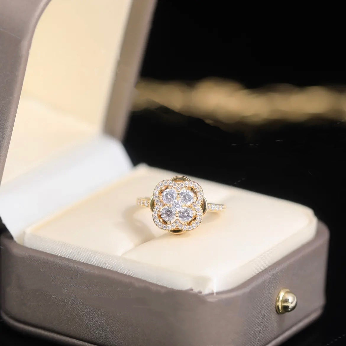 Seraph Roterende Klaverring met Zirkonia