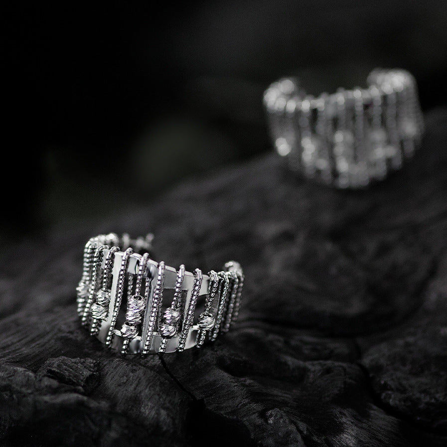 Opengewerkte, parelversierde, verstelbare ring