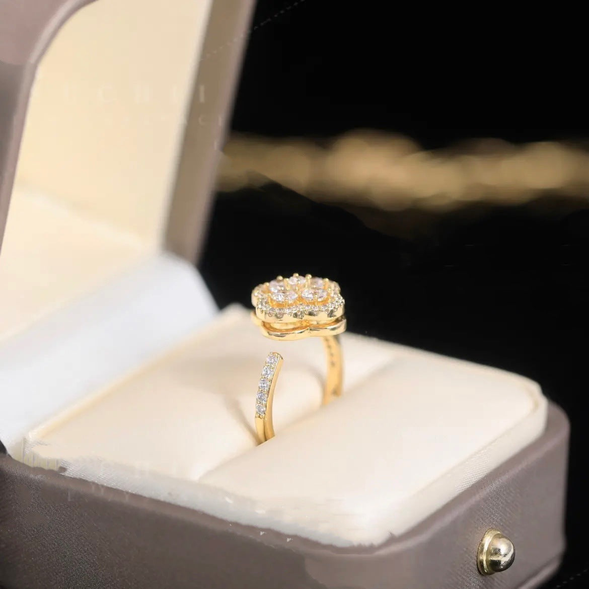 Seraph Roterende Klaverring met Zirkonia