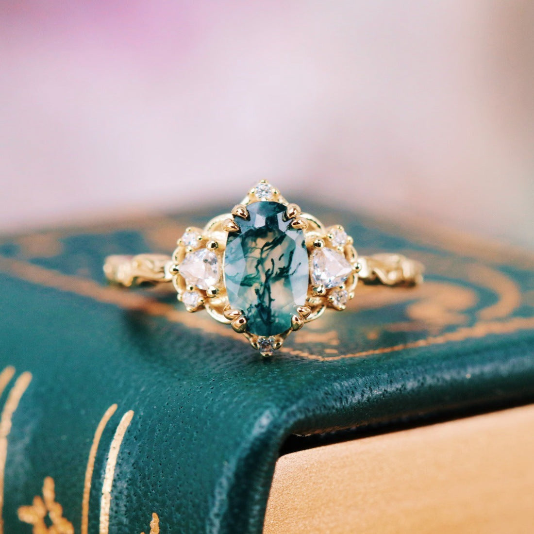 Groene mosagaatring in 14K geelgoud