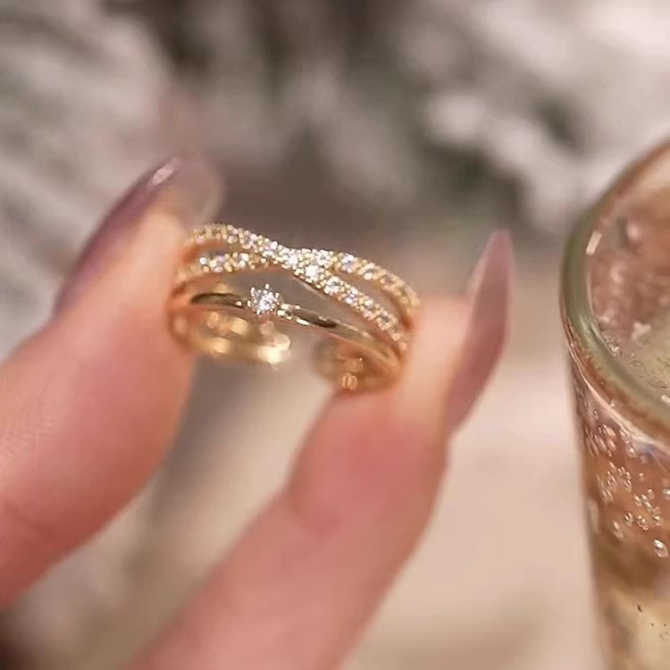 Kruis lagen delicate zirkonia ring