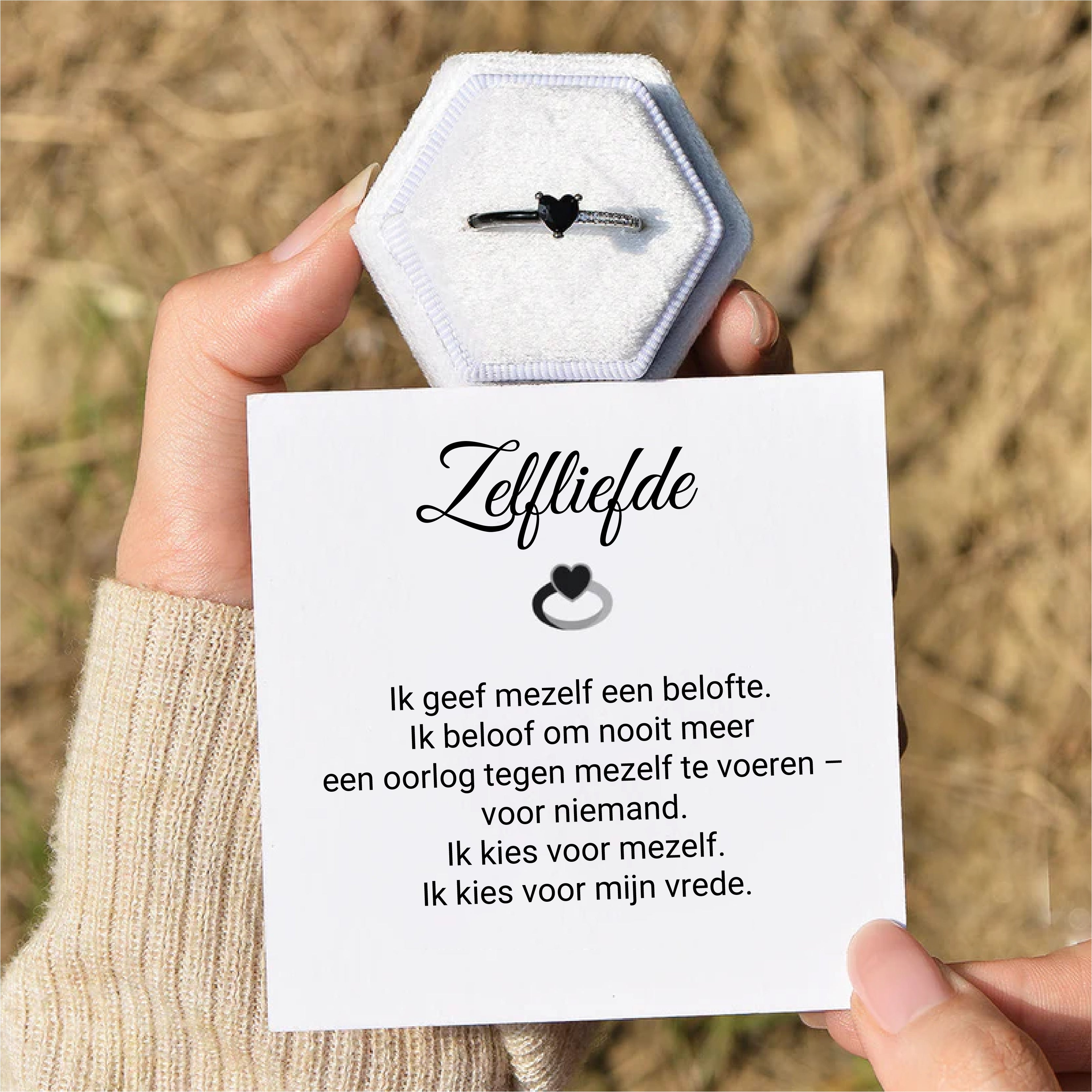 Zwarte Emaille Ring ‘Voor de Vrede’ – Statement Sieraad