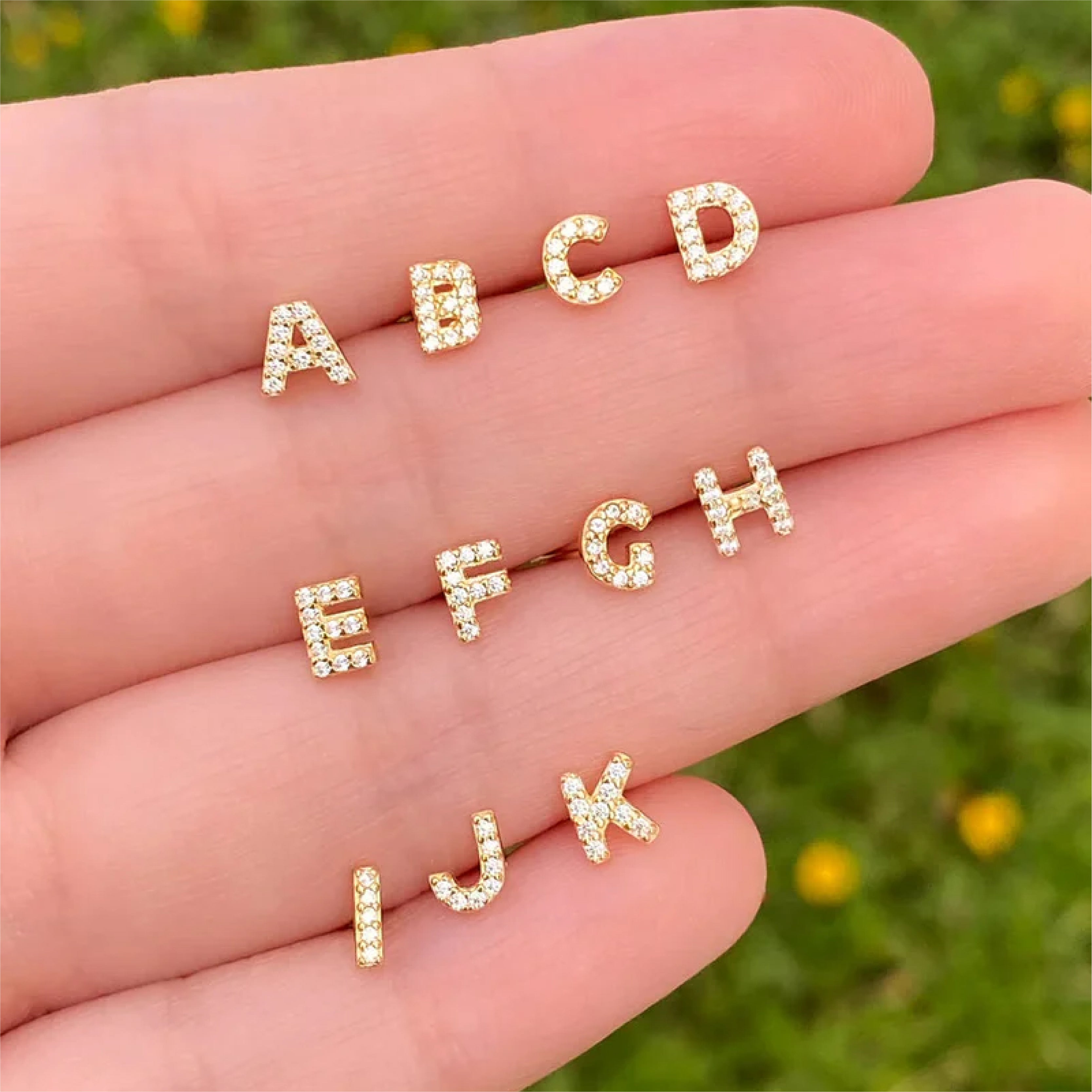 Initiaal Oorknopje | 16k Gouden Afwerking