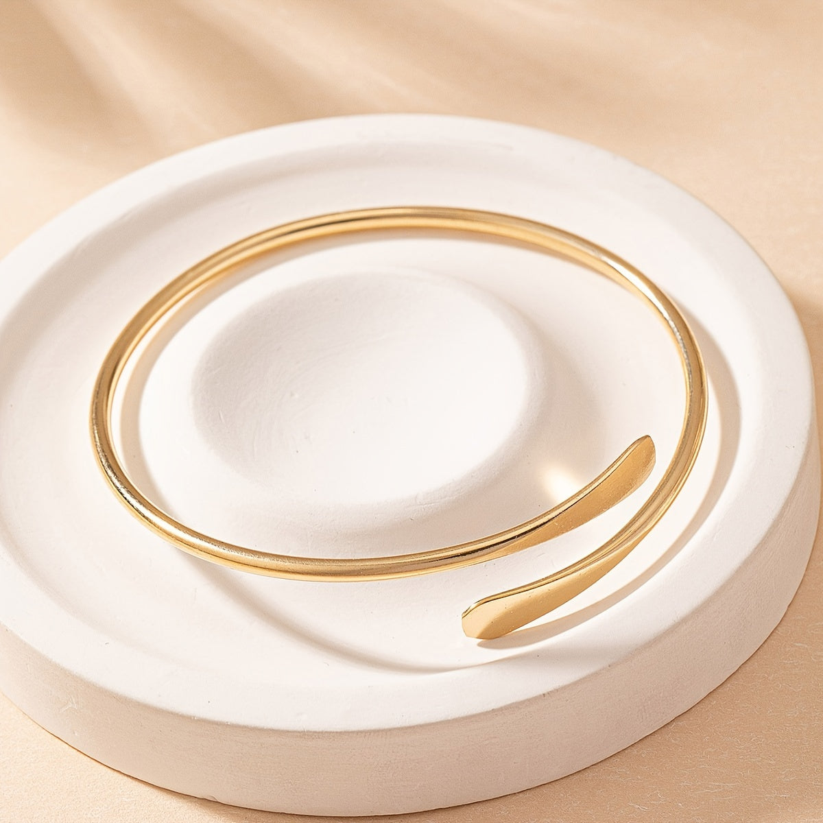 Zijdezachte Boog Minimalistische Gouden Armband voor Casual Chic