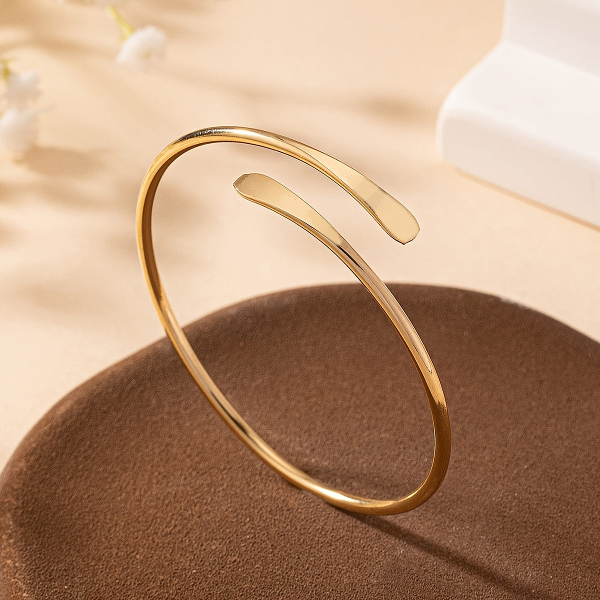 Zijdezachte Boog Minimalistische Gouden Armband voor Casual Chic