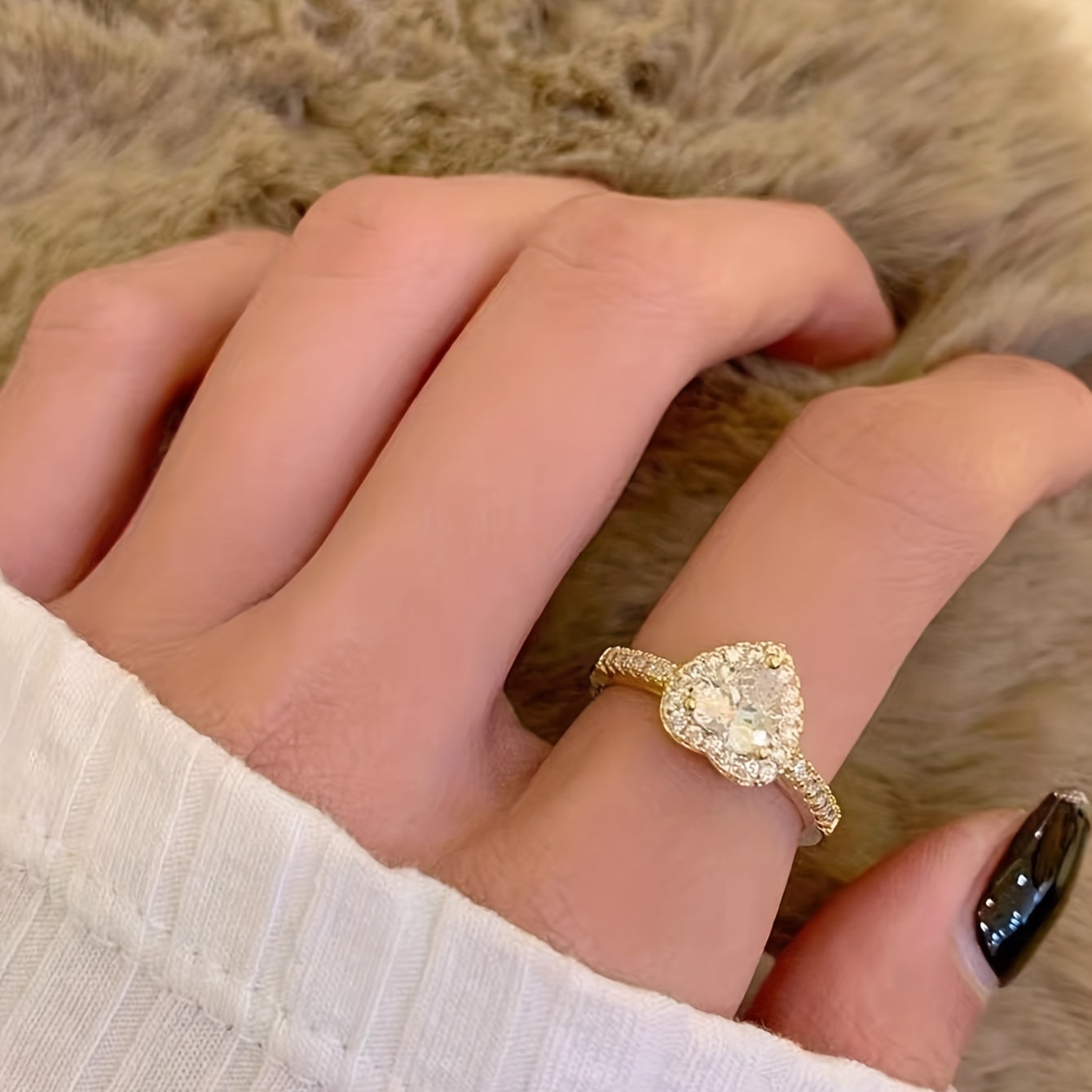 Vergulde Gebogen Ring met Fonkelende Zirkonia Bedel