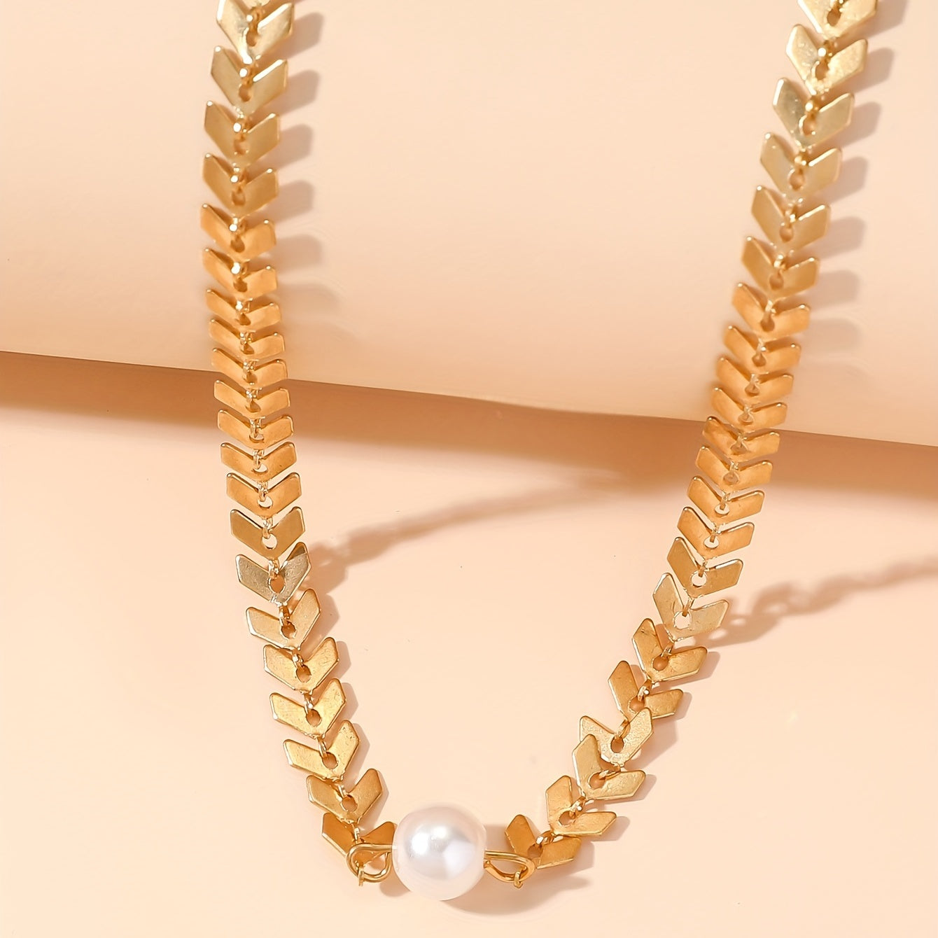 Gouden Sereniteit Elegante Blad- en Parelketting voor Casual tot Chique Looks