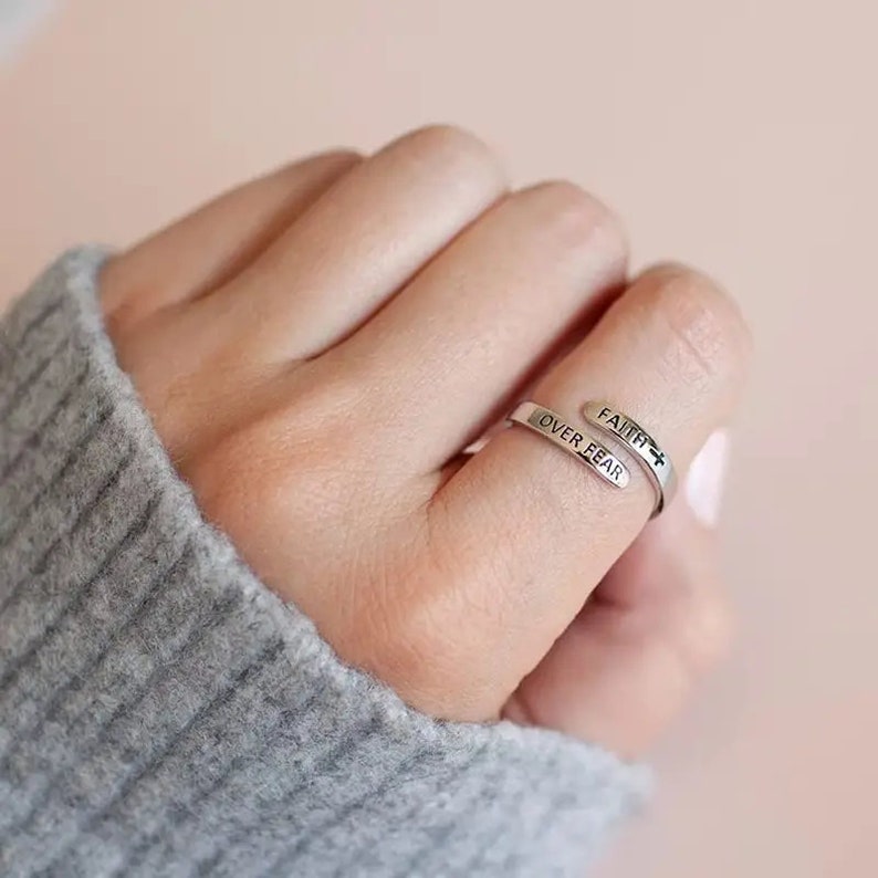 Faith Over Fear Ring – Inspirerend Sieraad
