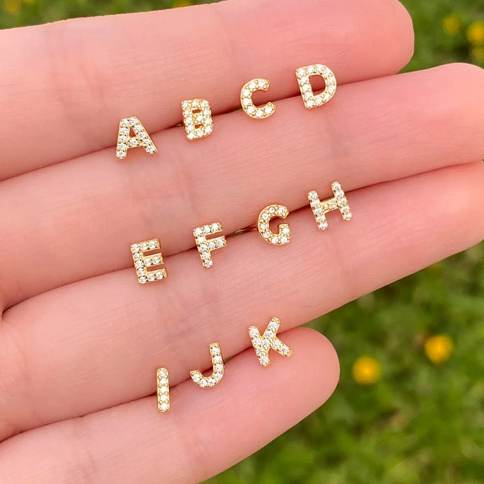 Initiaal Oorknopje | 16k Gouden Afwerking