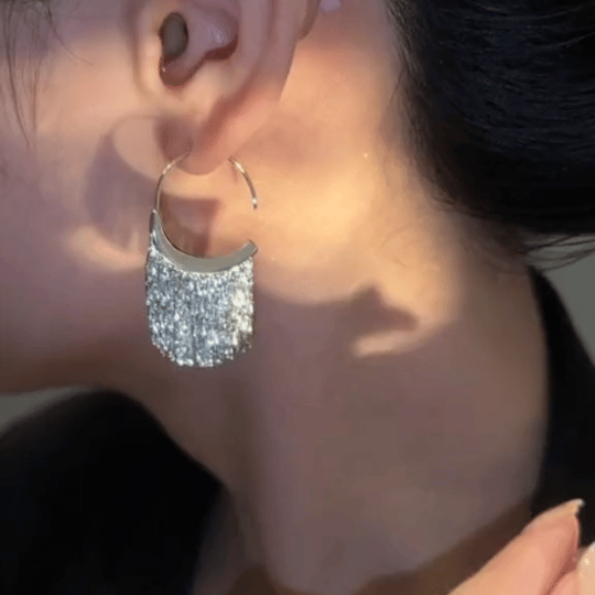 Oorbellen met beugelvormige kwast