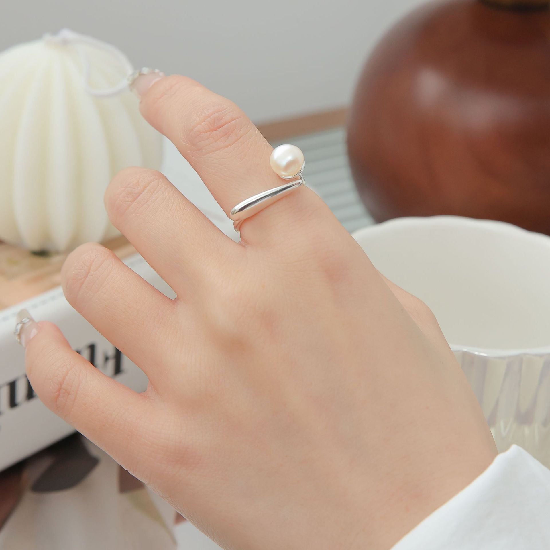 Sterling zilveren in elkaar grijpende parelring