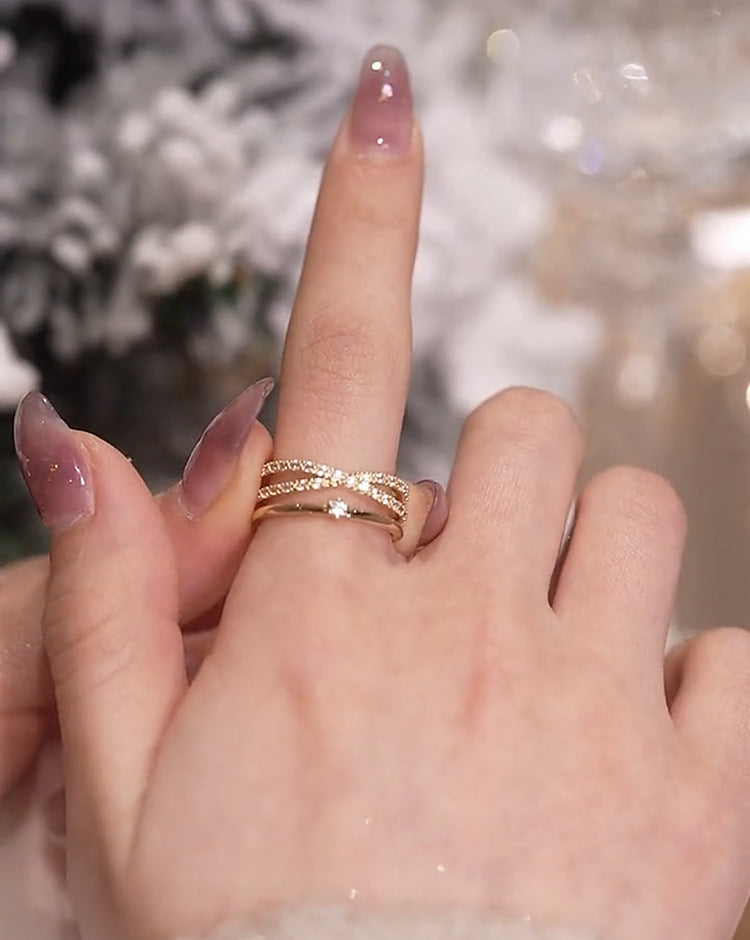 Kruis lagen delicate zirkonia ring