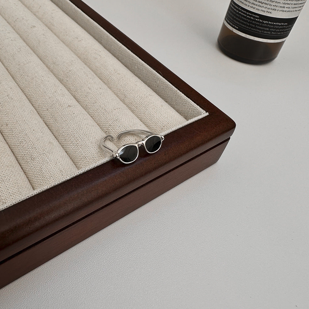 Zwart geëmailleerde glazen ring