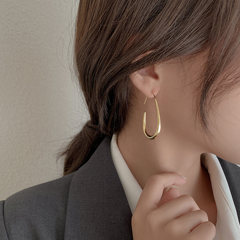 Vloeiende hoepeloorbellen