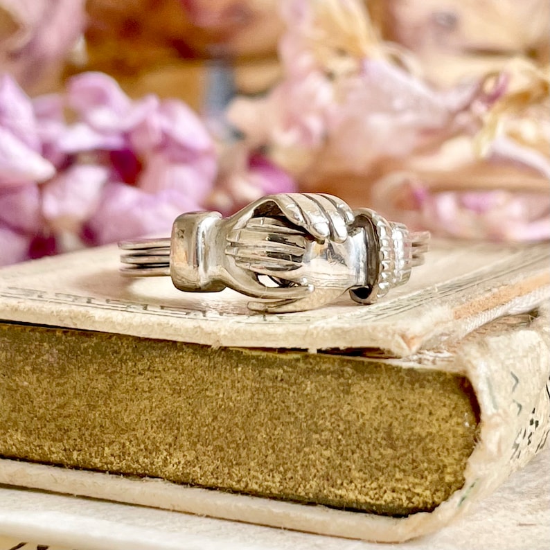 Vintage Gimmel-Fede-ring met verborgen hartontwerp