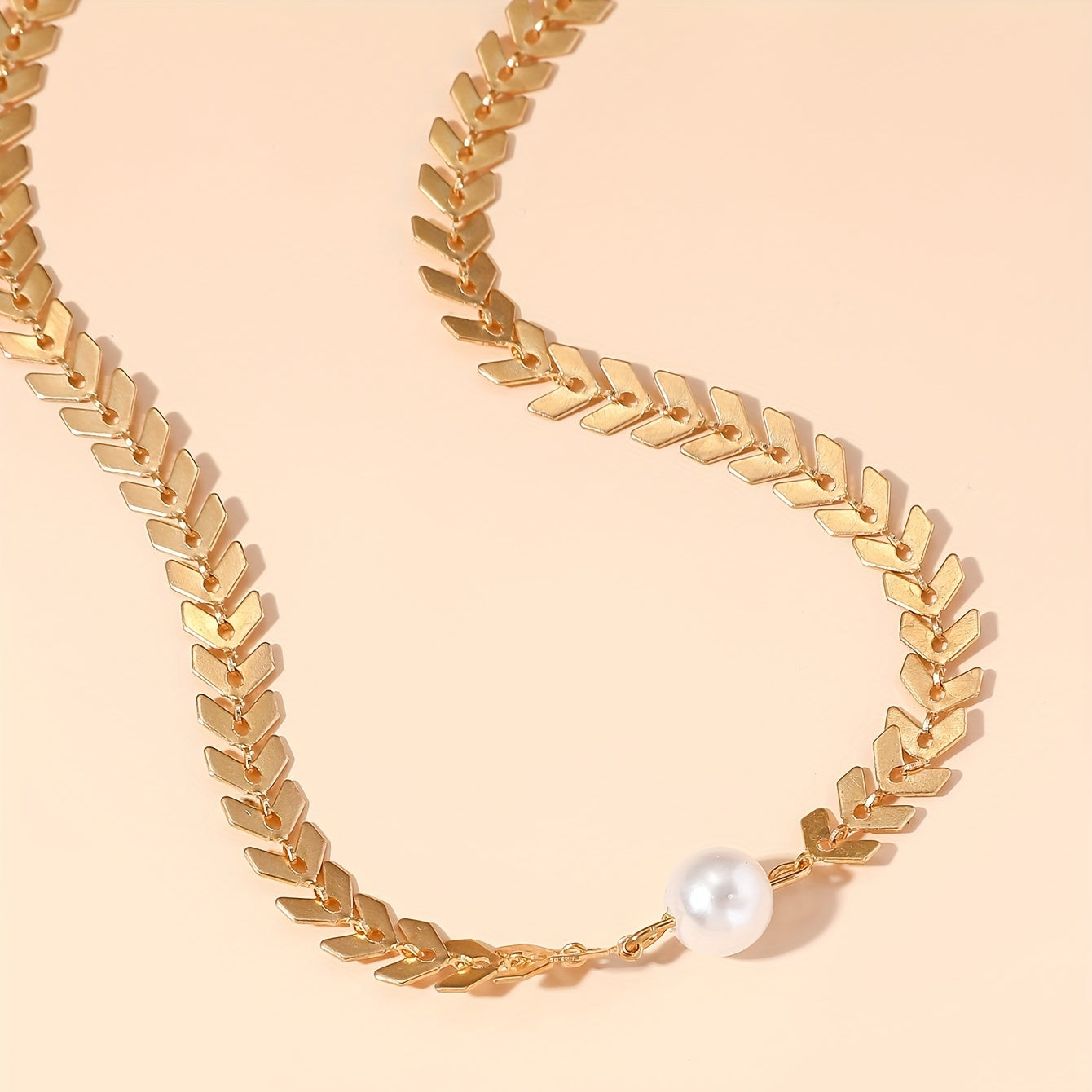 Gouden Sereniteit Elegante Blad- en Parelketting voor Casual tot Chique Looks