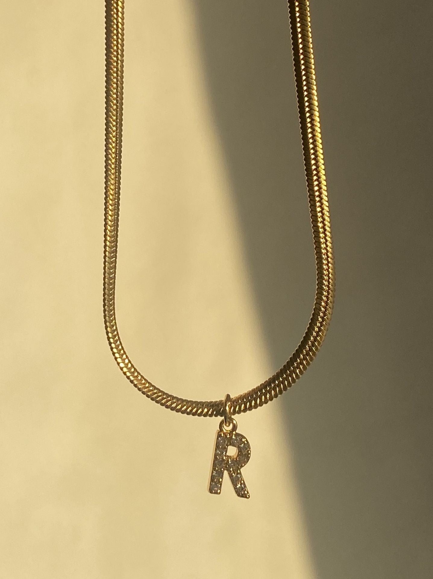 Ketting met letters in Franse stijl