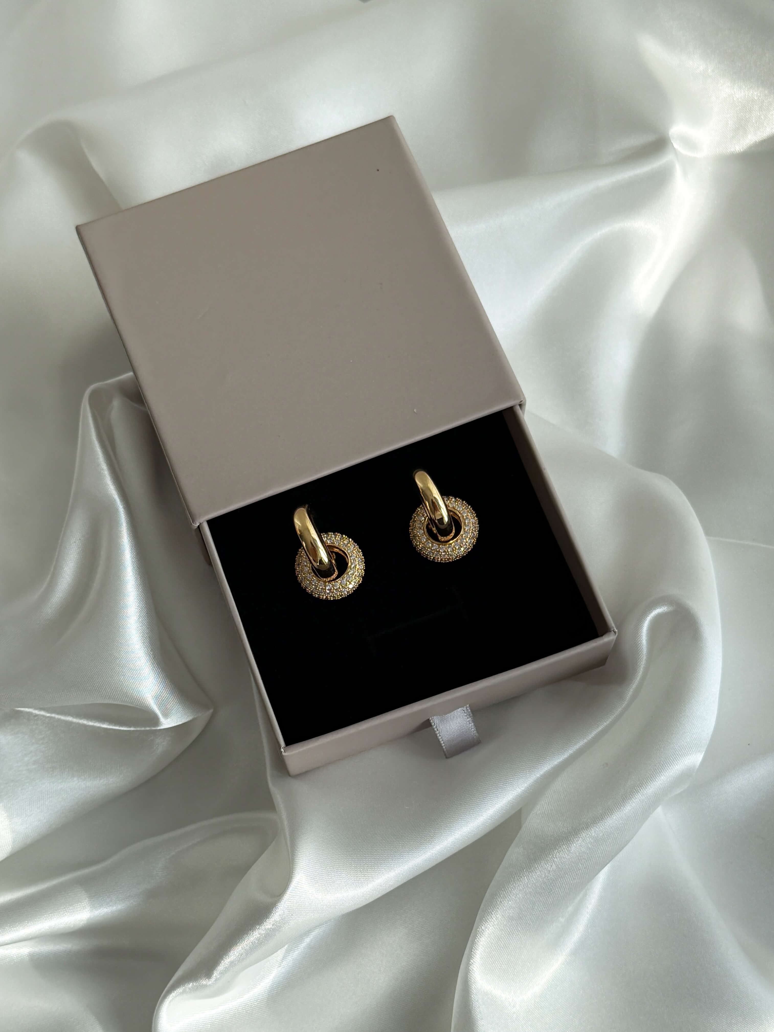 Lena Pavé oorbellen