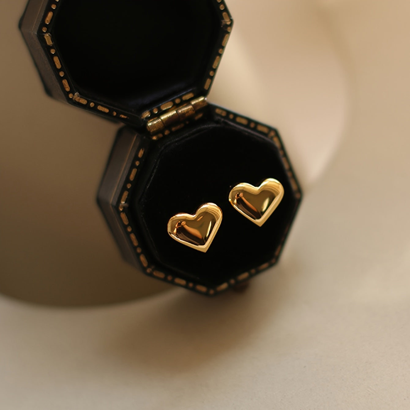 Gouden Hartslagen Minimalistische Stekertjes voor Dagelijkse Elegantie