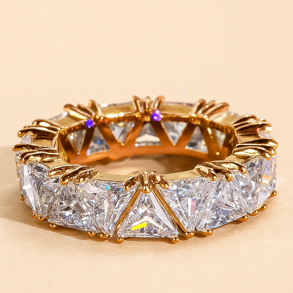 Luxueuze Verlovingsring met Driehoekige Synthetische Zirkonia